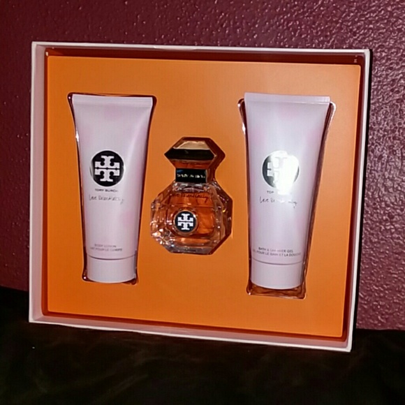 love relentlessly tory burch gift set
